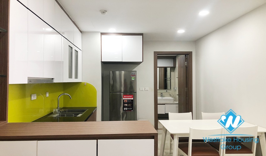 Two-bedroom apartment for rent, fully furnished, new high floor, beautiful view of lake and golf course